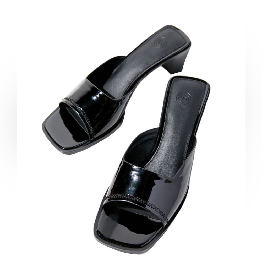 URBAN OUTFITTERS | CHAROL SANDALS | BLACK | 8 |